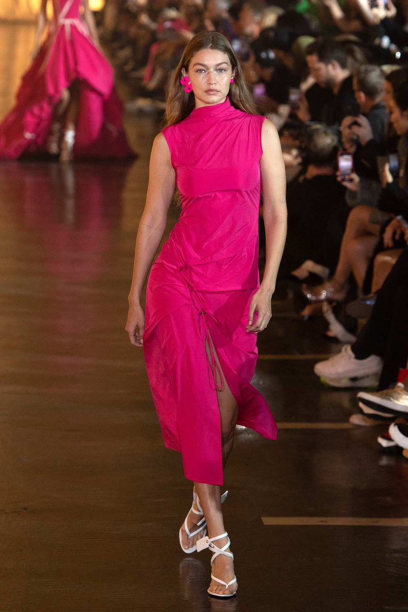 Experience the Glamour: Attending Fashion Shows in Los Angeles and Shopping with Sakkas Store